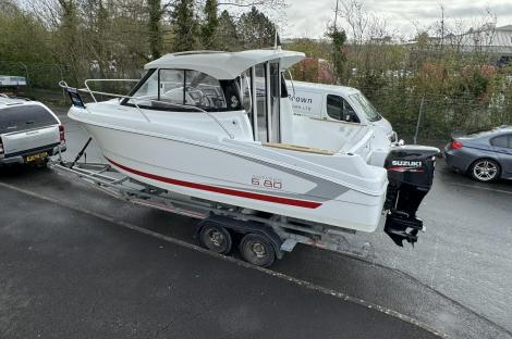 2016 Beneteau Antares 6.80 Motor Boat