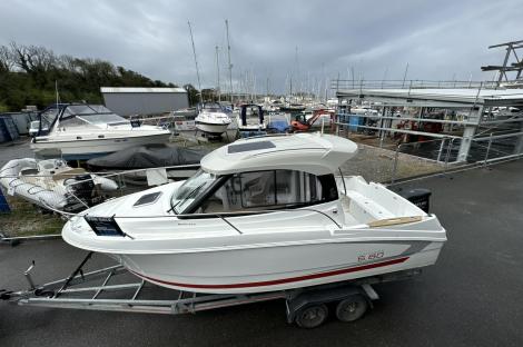 2016 Beneteau Antares 6.80 Motor Boat