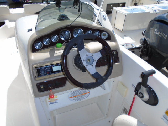 2001 Chaparral 232 Sunesta