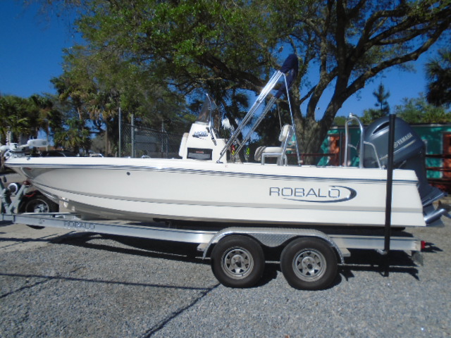 2019 Robalo 206 Cayman