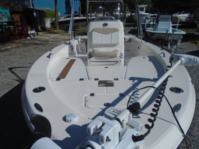 2019 Robalo 206 Cayman