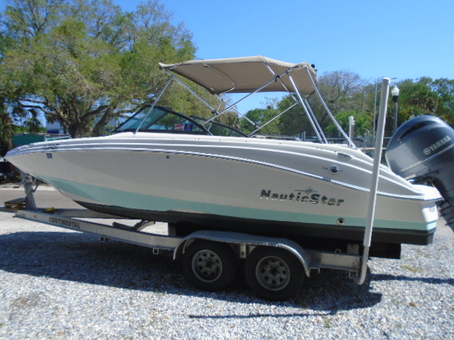 2018 NauticStar 223 DC