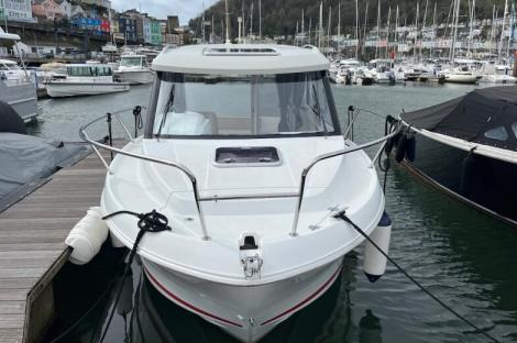 2016 Beneteau Antares 6.80 Motor Boat